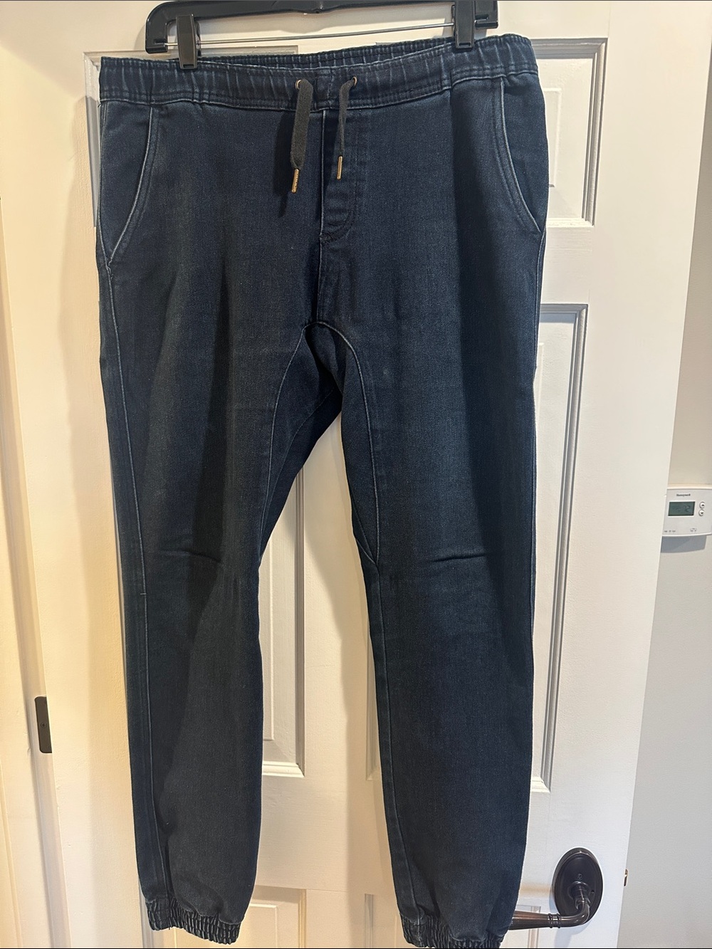 Brooklyn Cloth Men's Relaxed Jogger Jeans in Dark Blue